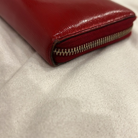 Authentic Gucci Interlocking Heart Zip Wallet - Picture 4 of 11